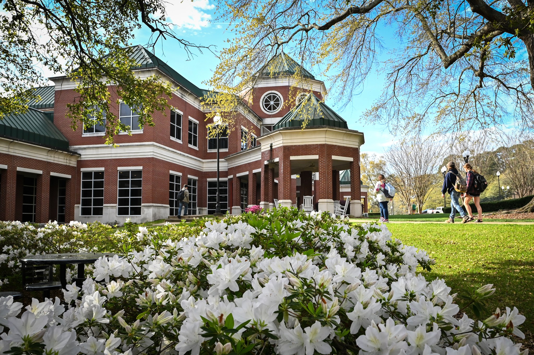 Image of Belhaven University campus