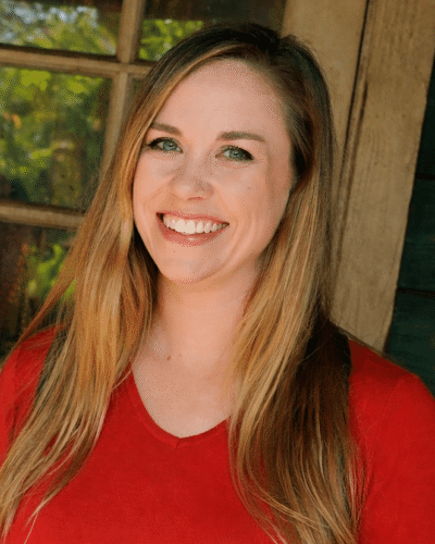 Holly Lewis headshot